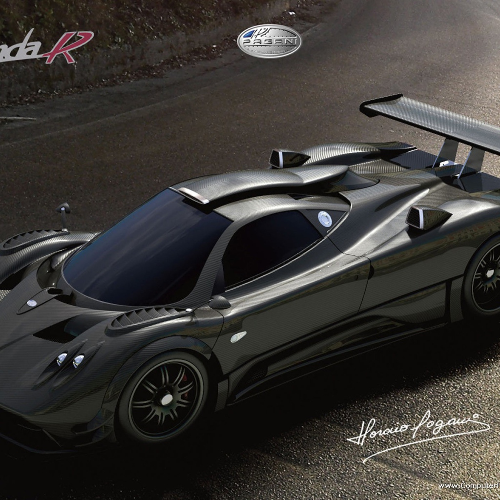 Автомобиль Pagani Zonda на дороге