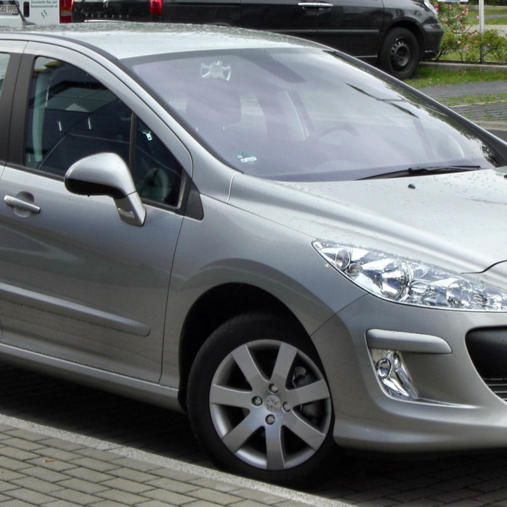 Peugeot 308 в городе