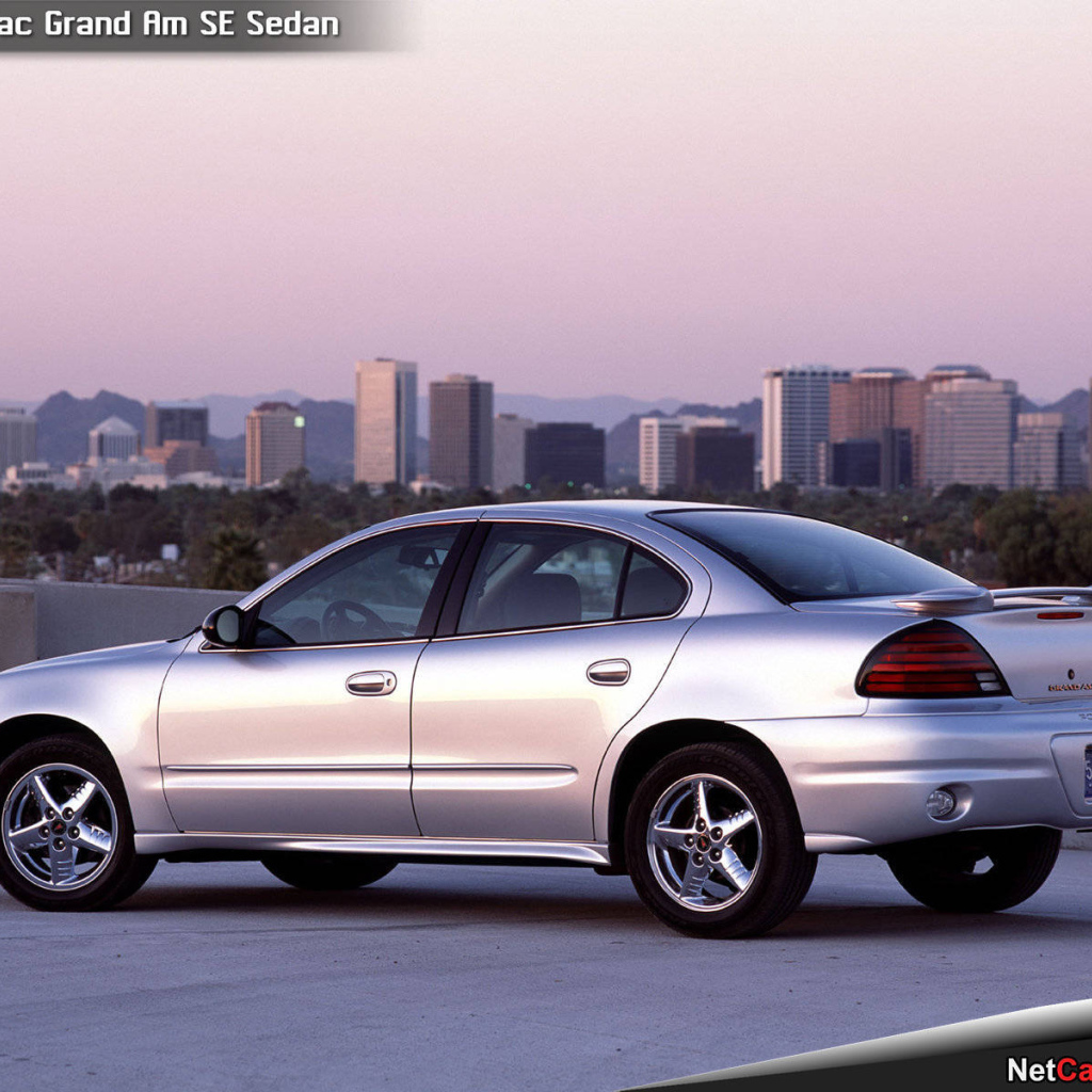 Красивый автомобиль Pontiac Grand Am