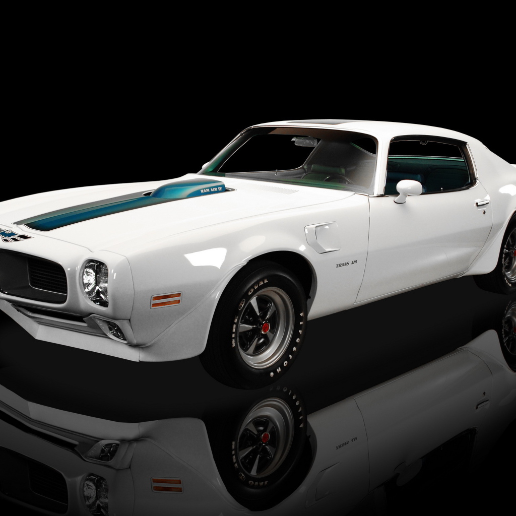 Красивый автомобиль Pontiac Trans Am