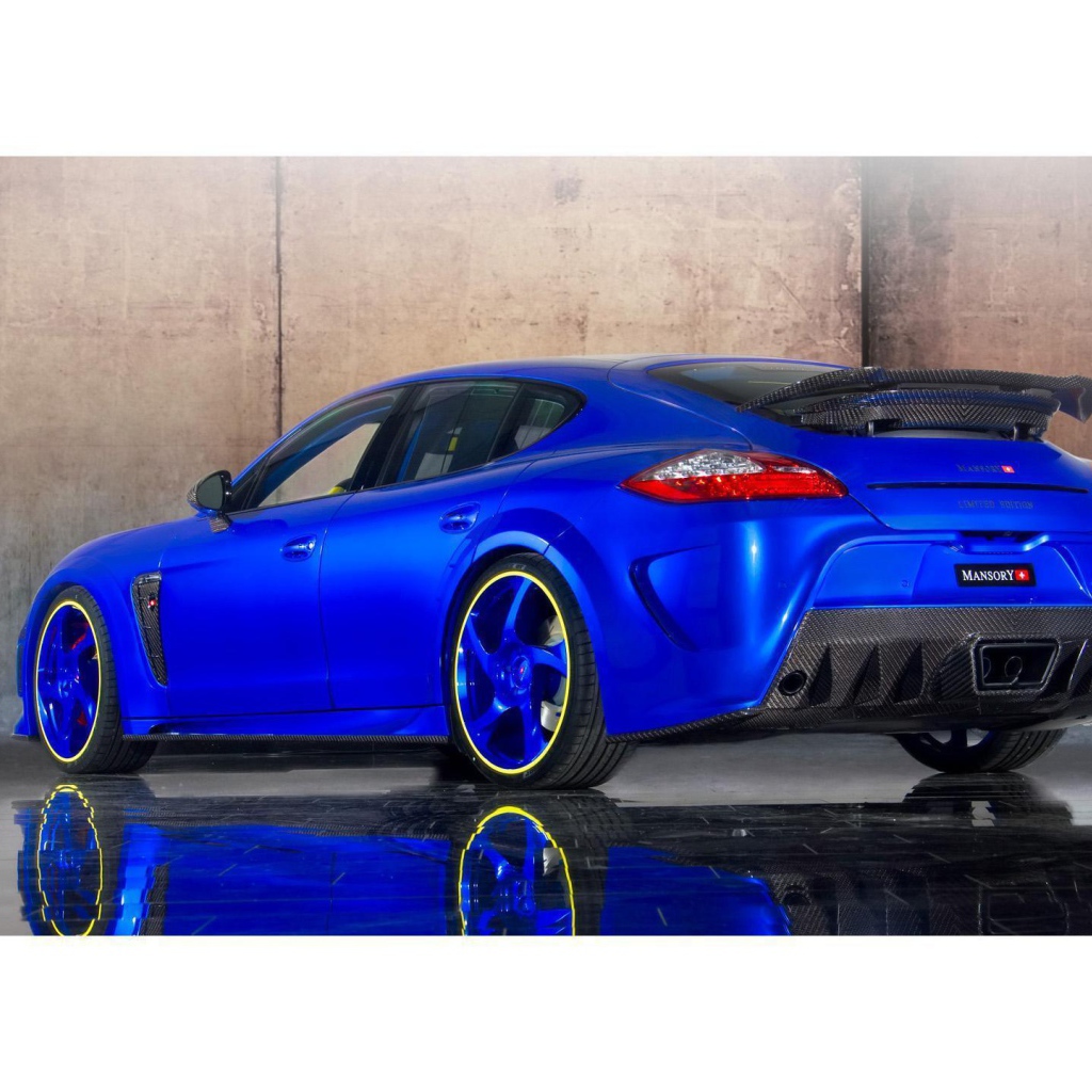 Синий Porsche Panamera