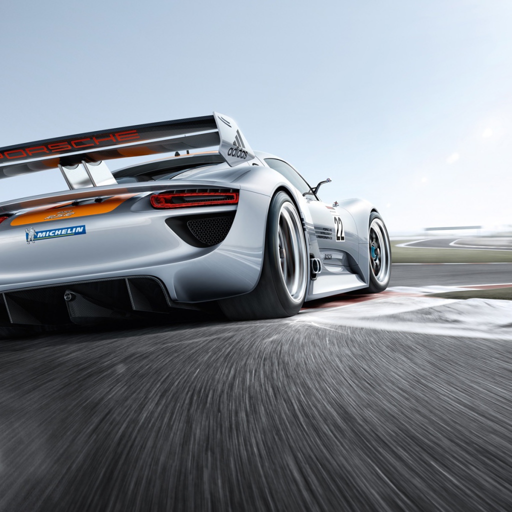 Гоночный Porsche 918