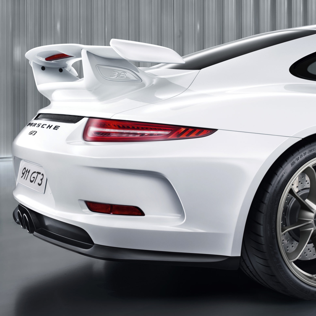Надежный автомобиль Porsche 911 Turbo 2014