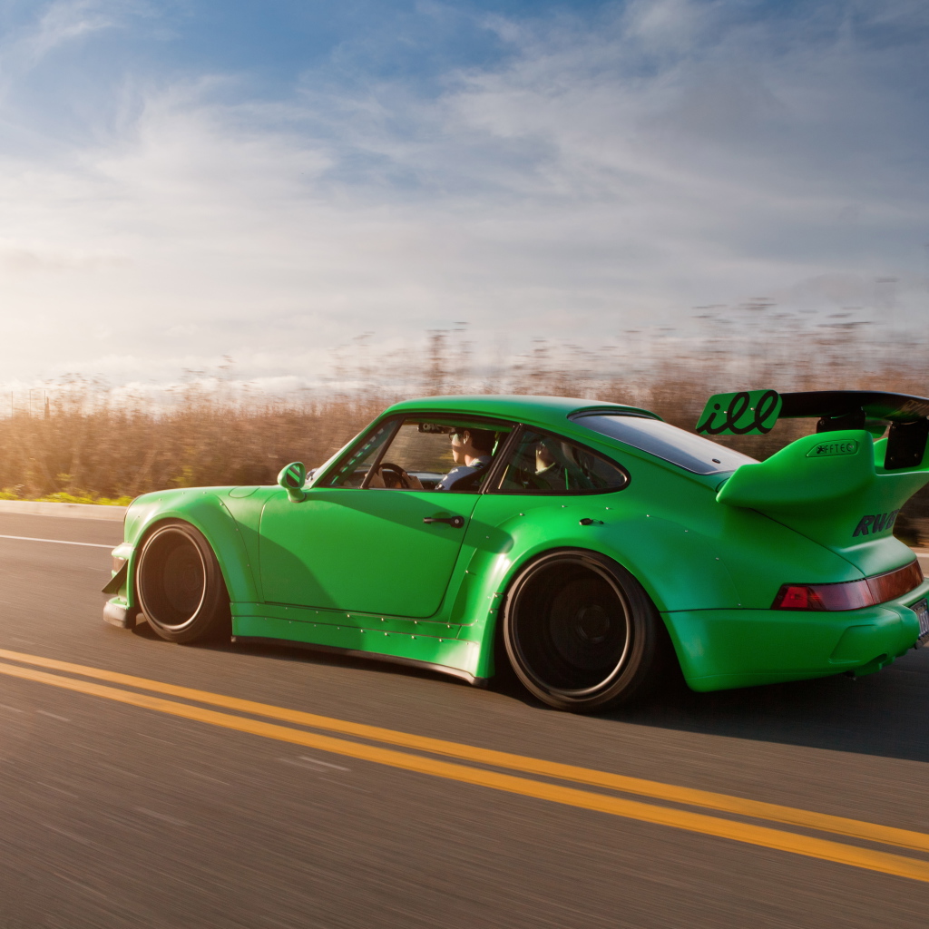 Спортивный зеленый Порш