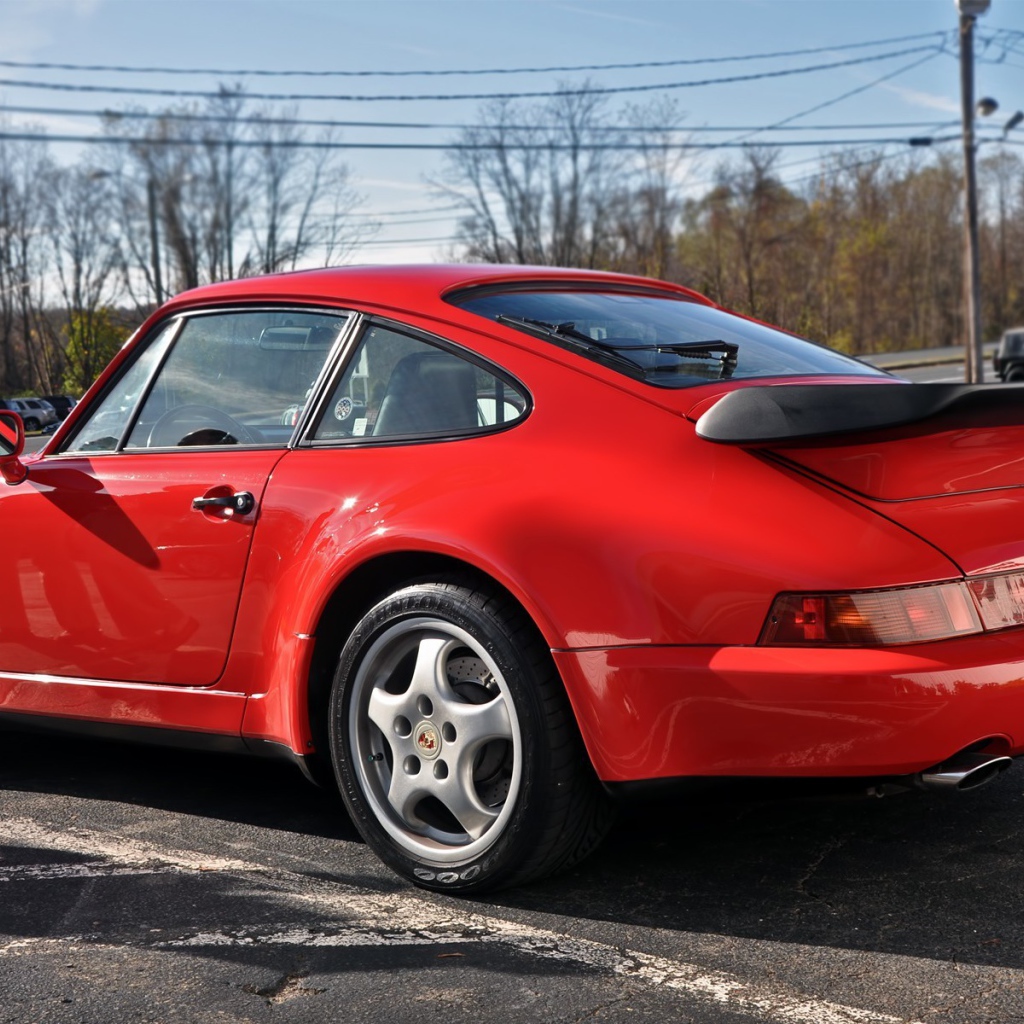 Спортивный красный порш