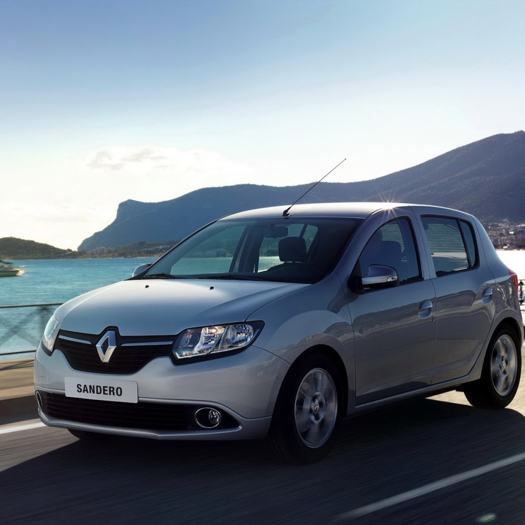 Красивый автомобиль Renault Logan