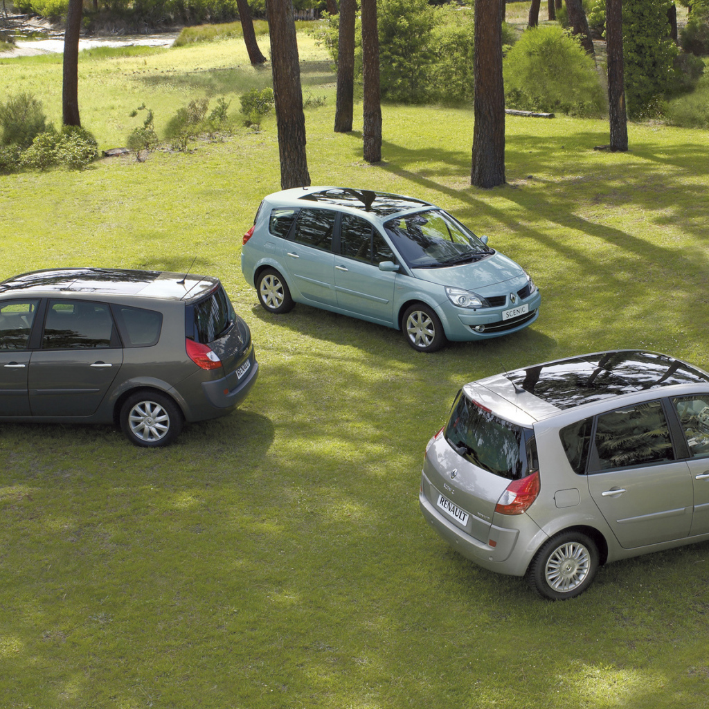 Автомобиль марки Renault модели Scenic