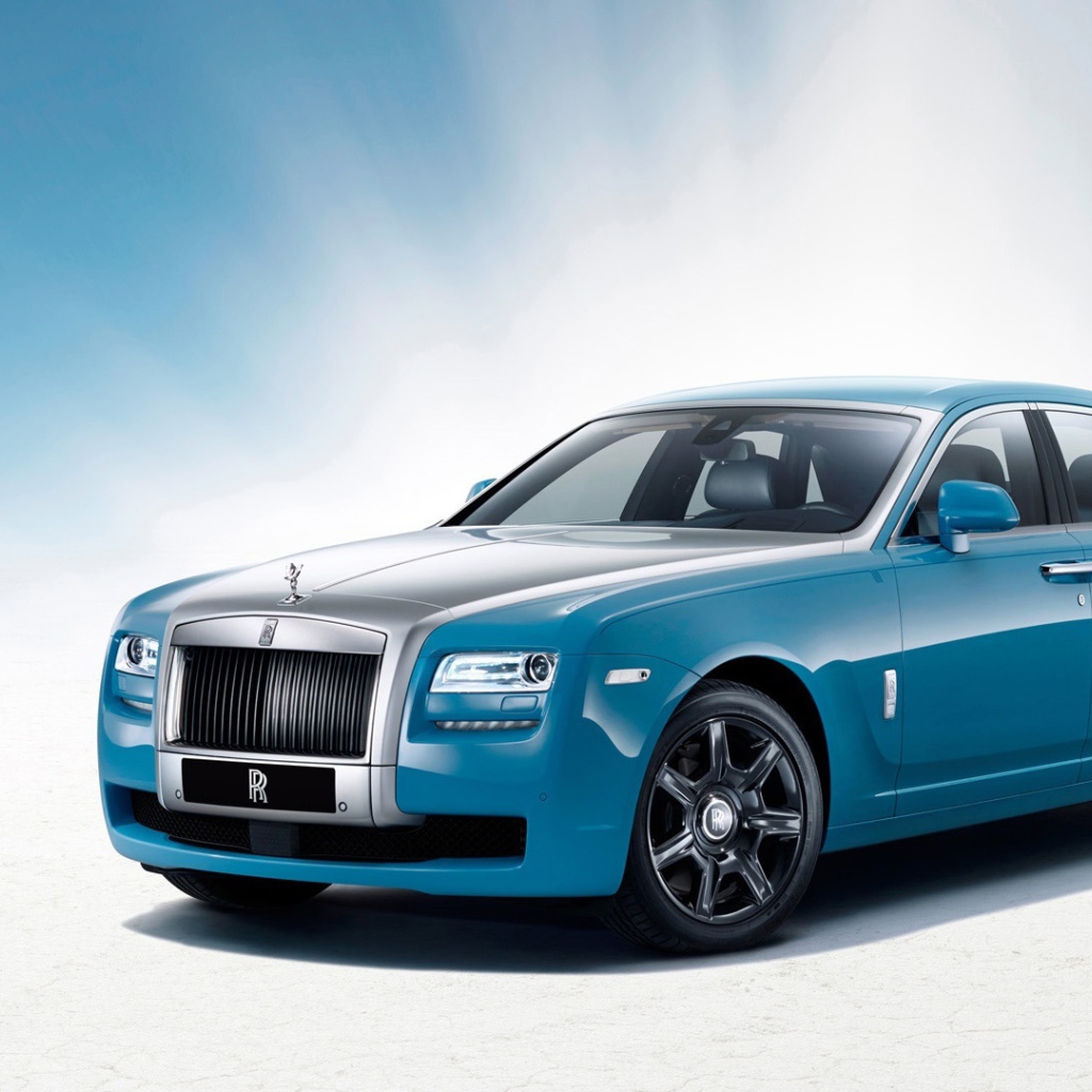 Голубой Rolls Royce