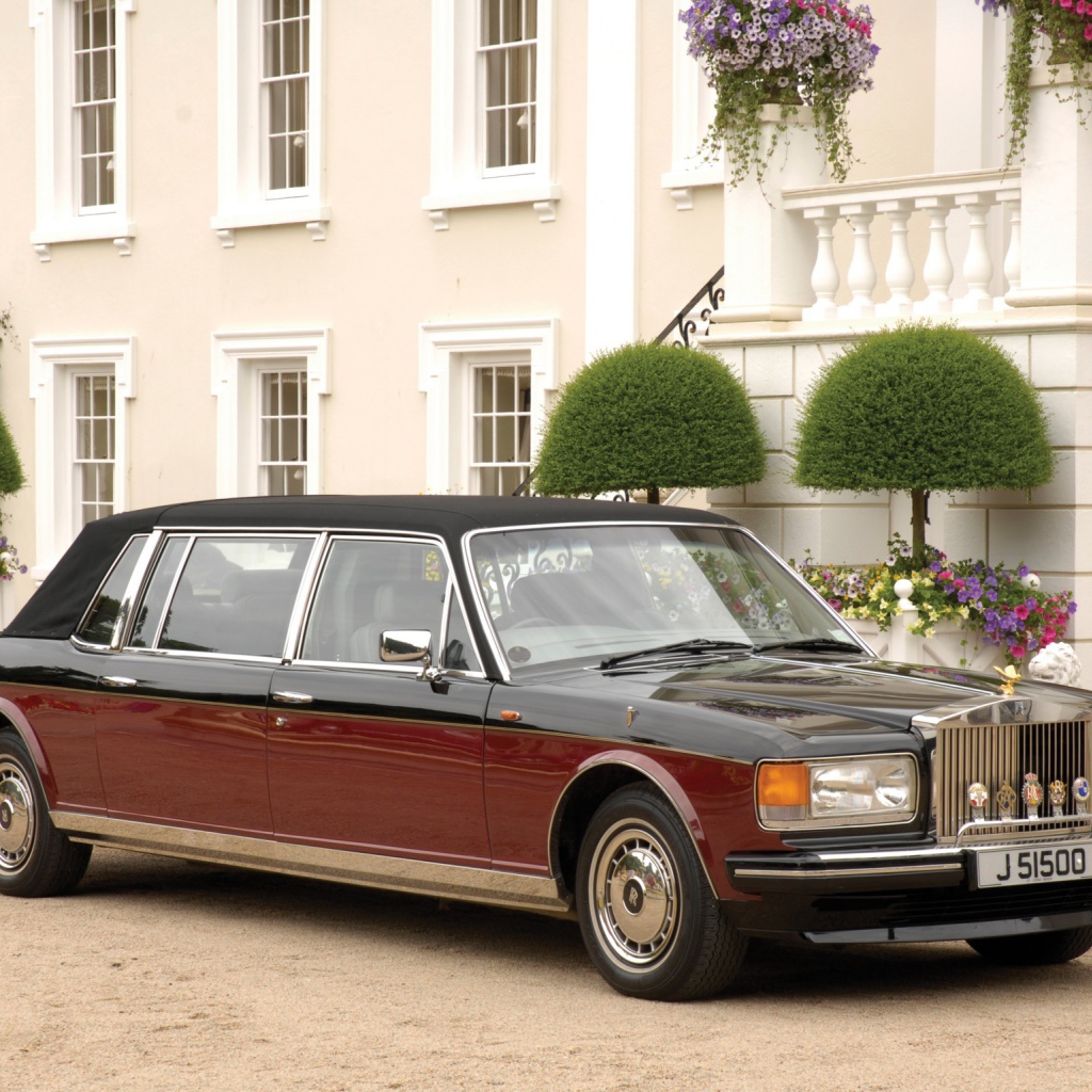  Новая машина Rolls Royce Silver Spirit