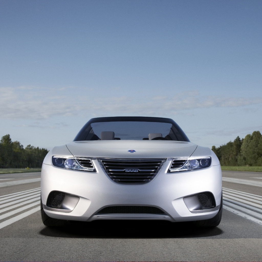 Красивый автомобиль Saab 9-5