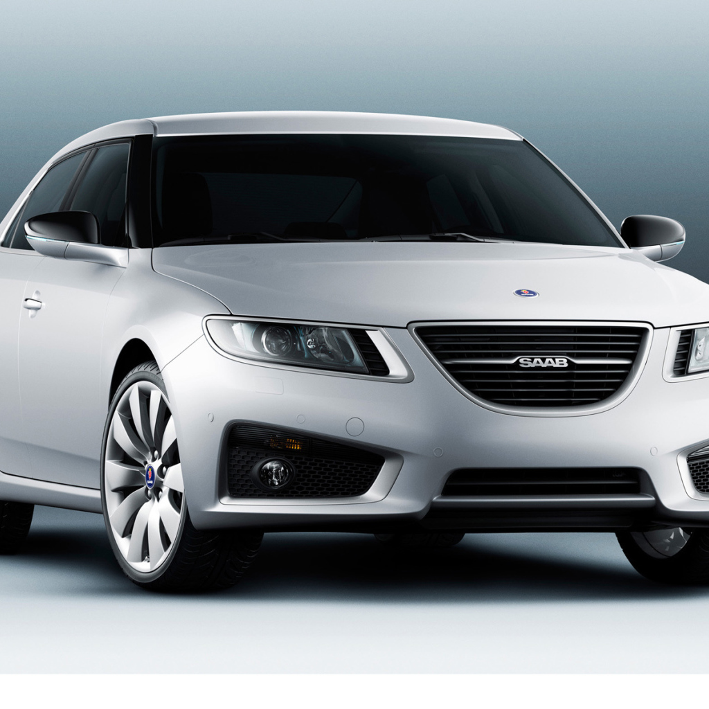 Красивый автомобиль Saab 9-5 в Москве