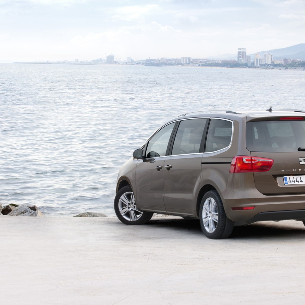 Надежная машина Seat Alhambra