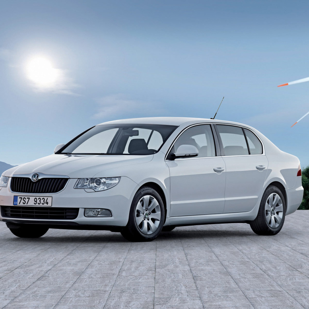 Красивый автомобиль Skoda SuperB в Москве