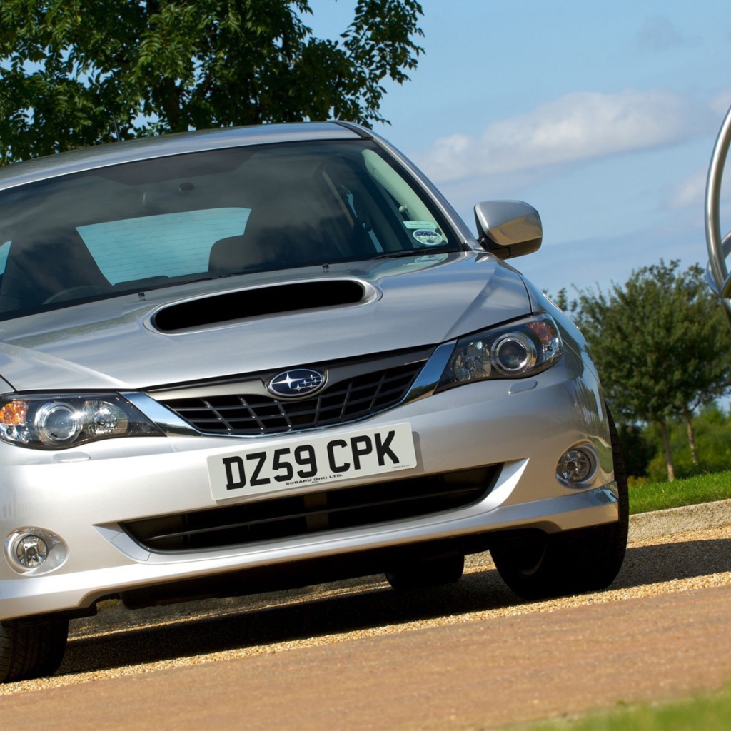 Автомобиль марки Subaru модели Boxer