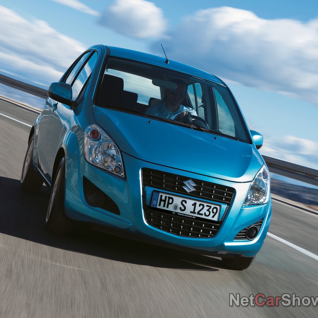 Надежная машина Suzuki Splash