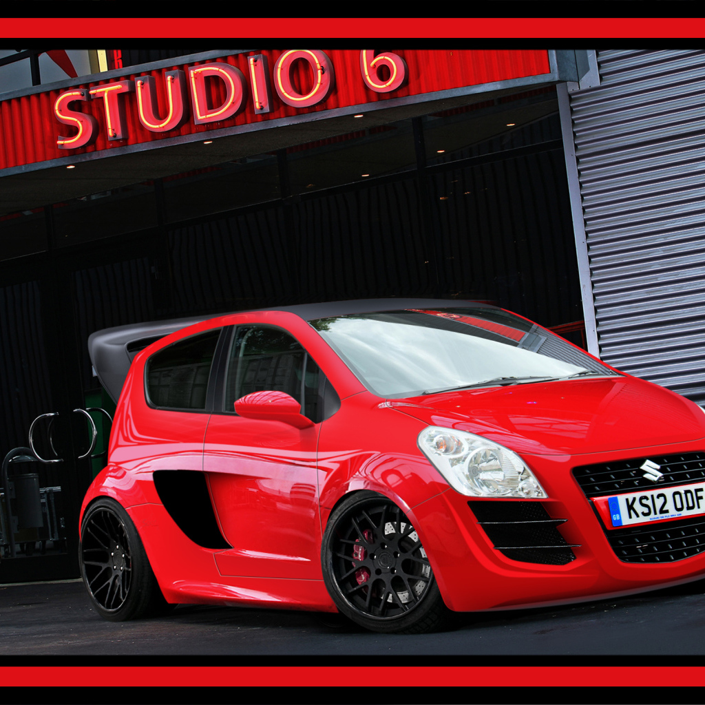 Автомобиль марки Suzuki модели Splash