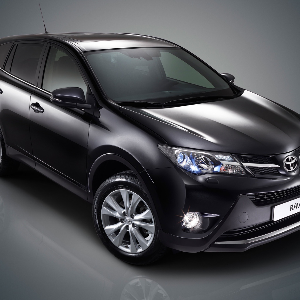 Красивый автомобиль Toyota RAV4