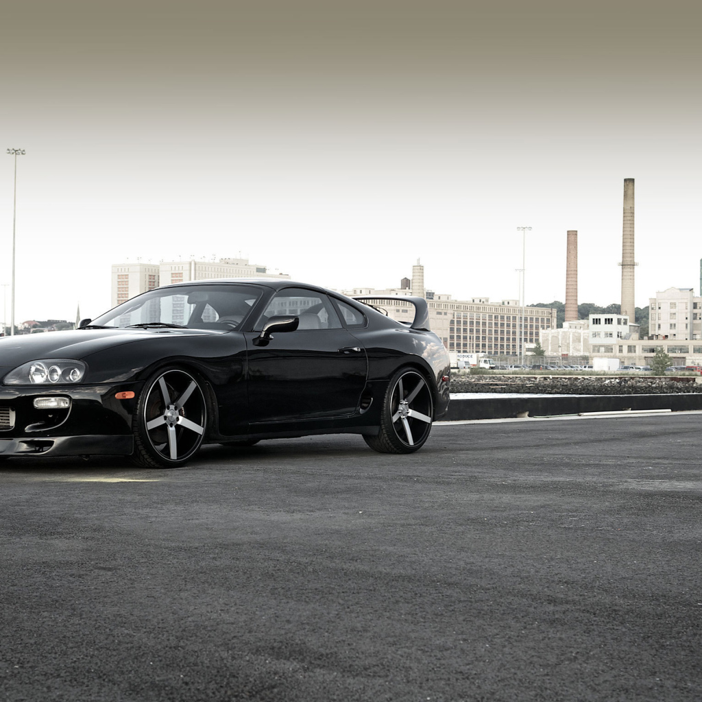 Черная Тойота супра