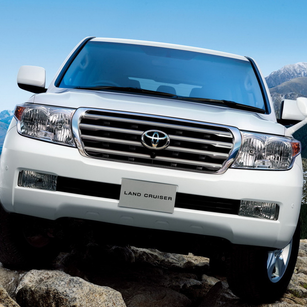 Новый автомобиль Toyota Land Cruiser 200
