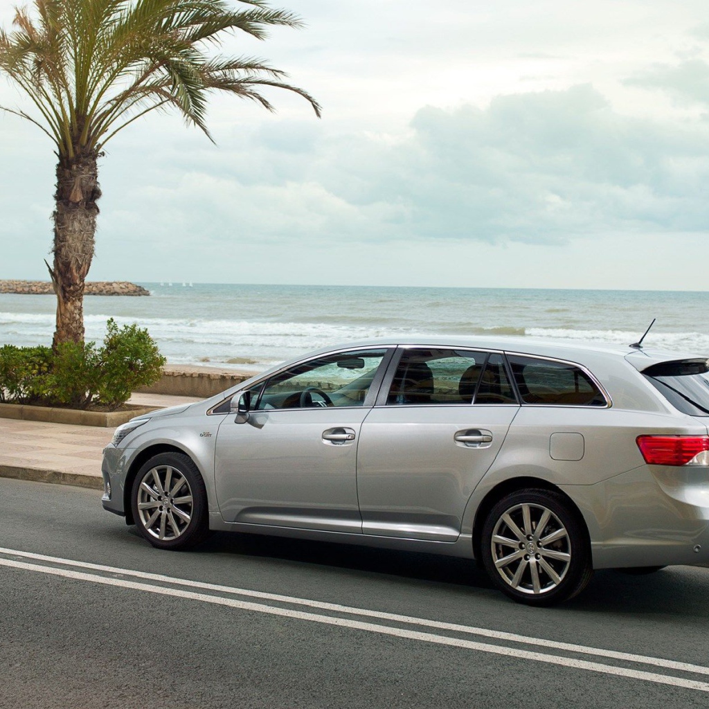 Фото автомобиля Toyota Avensis 2013