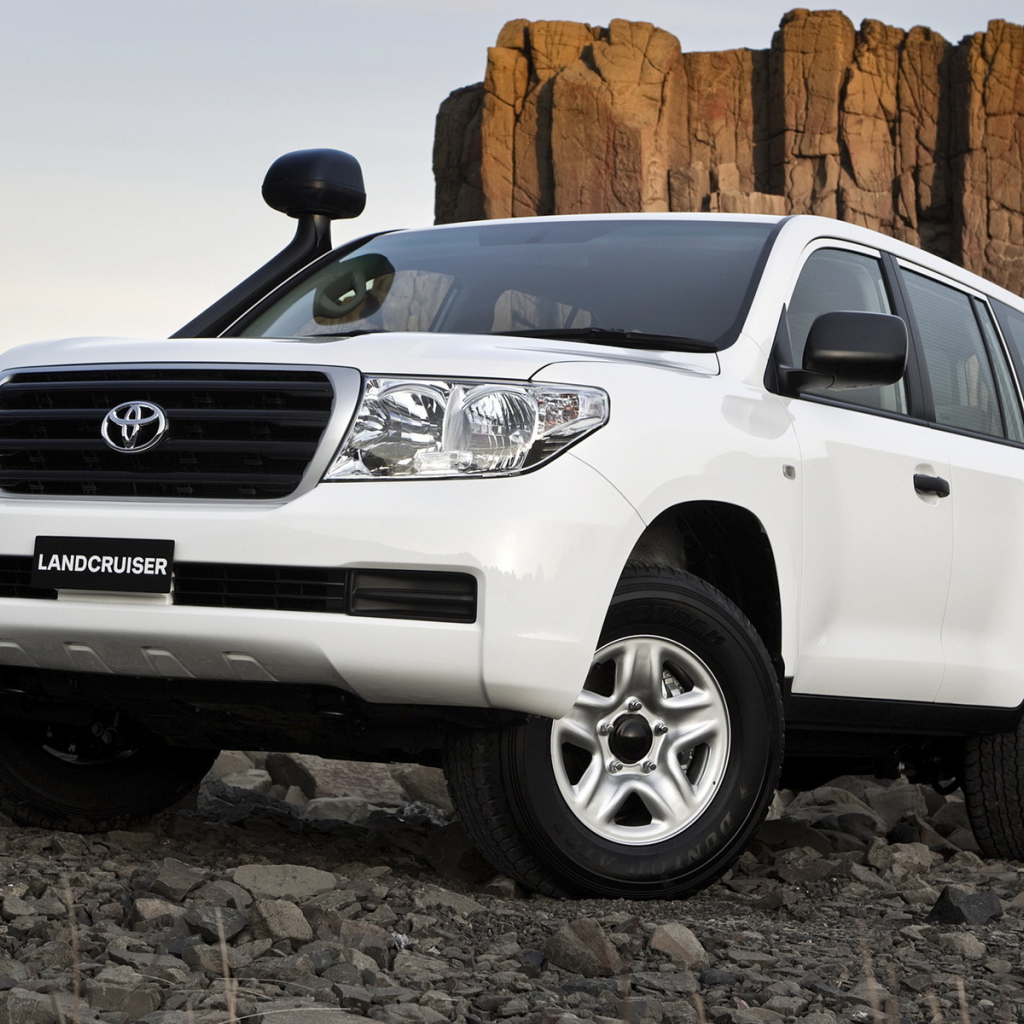 Тест драйв автомобиля Toyota Land Cruiser 200