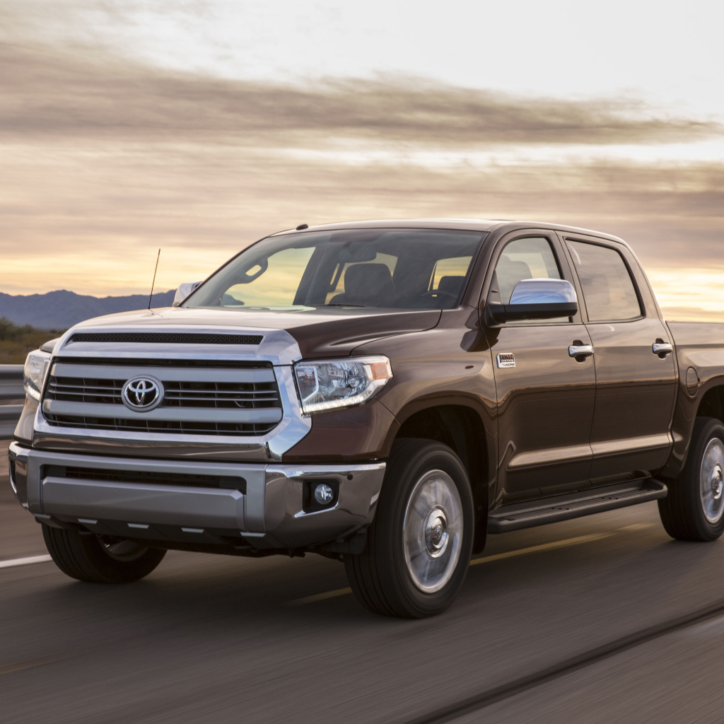 Тест драйв автомобиля Toyota Tundra 2014