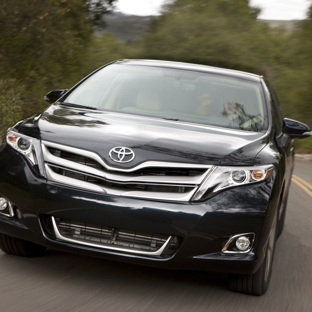 Автомобиль марки Toyota модели Venza