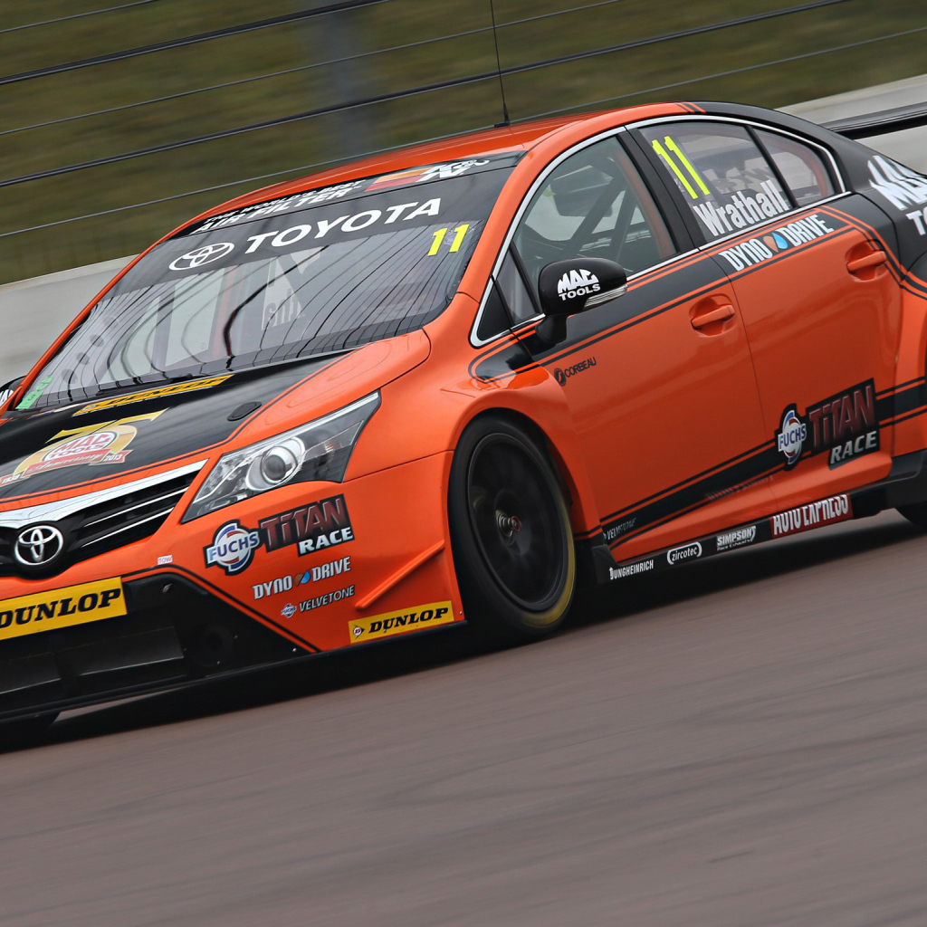 Новая машина Toyota Avensis 2013