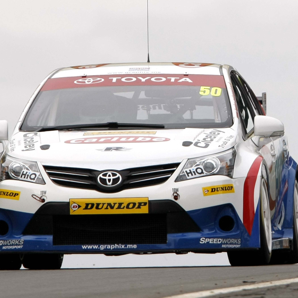 Надежная машина Toyota Avensis 2013