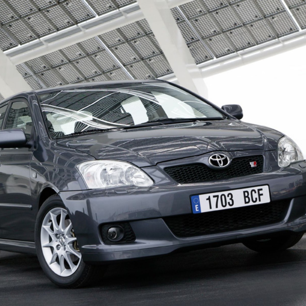 Надежная машина Toyota Corolla