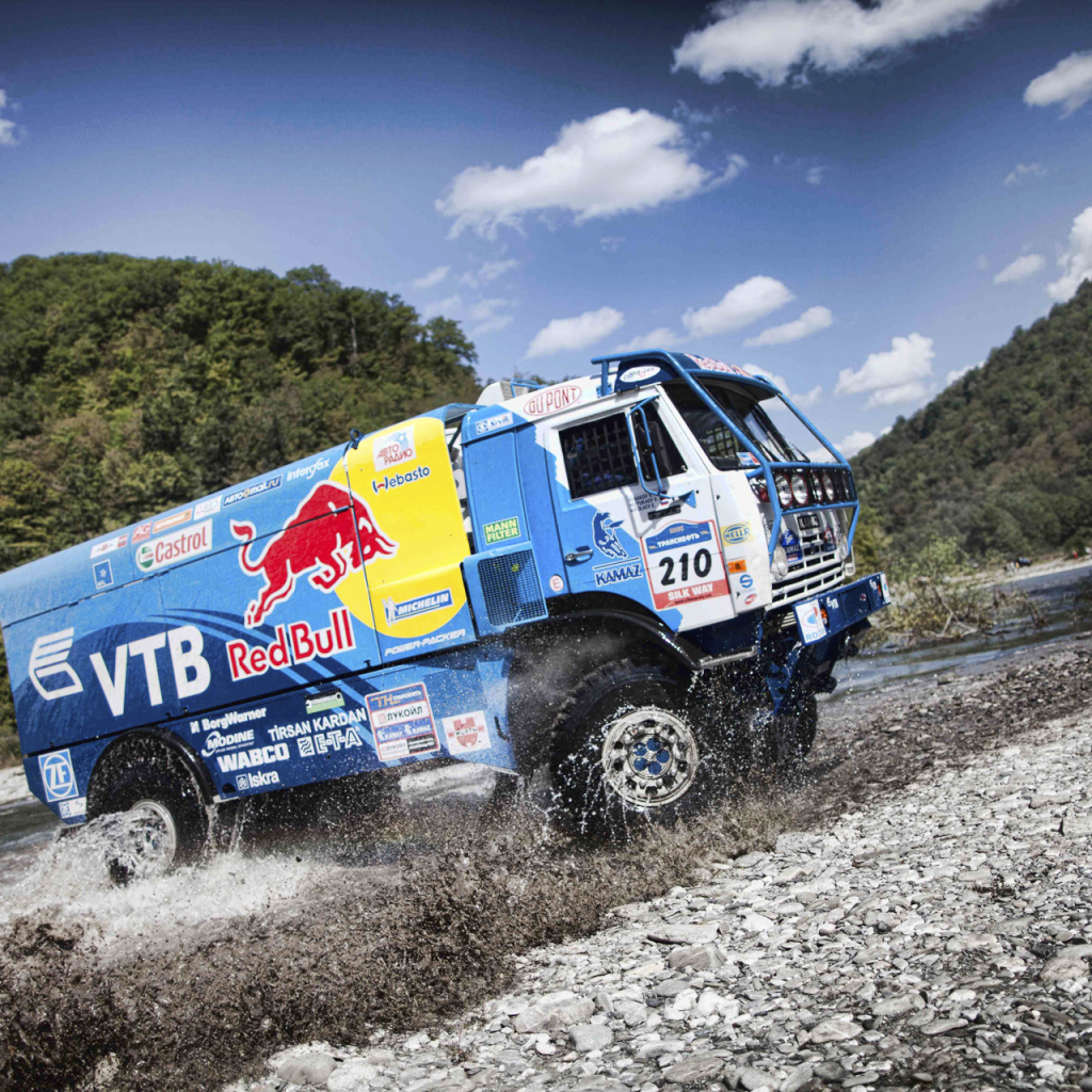 Камаз на трассе Париж-Дакар