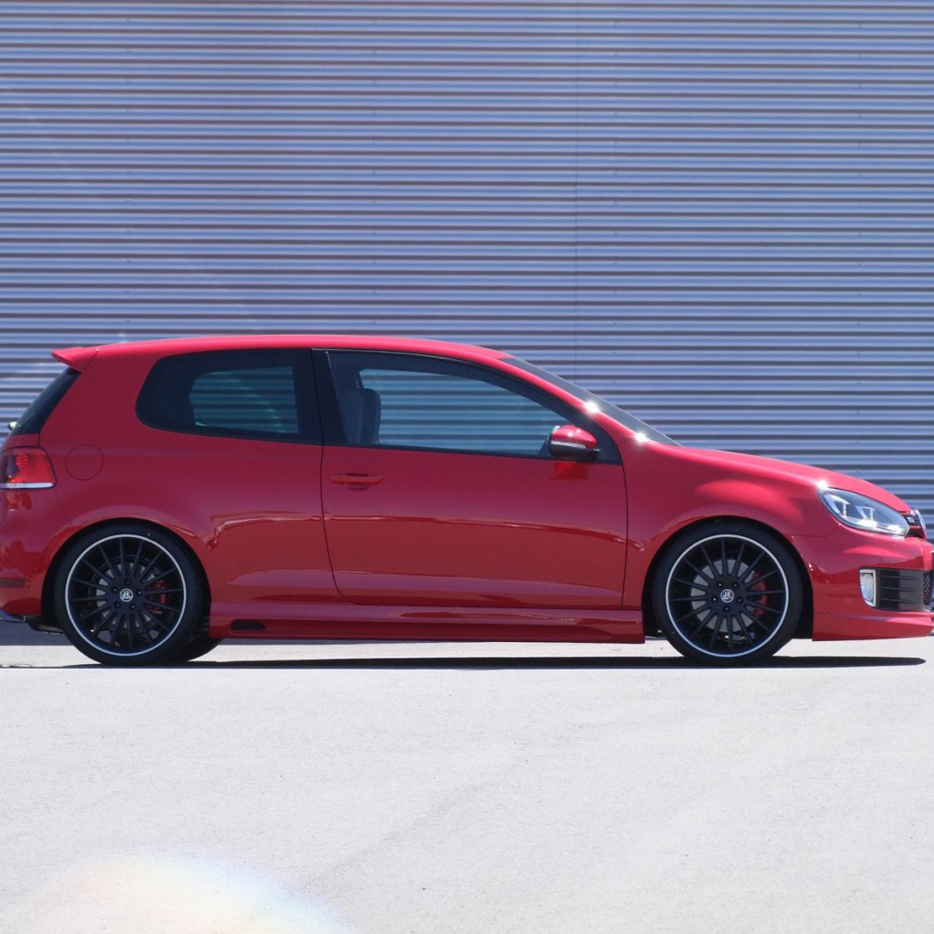 Красивый автомобиль Golf GTI 2014 года