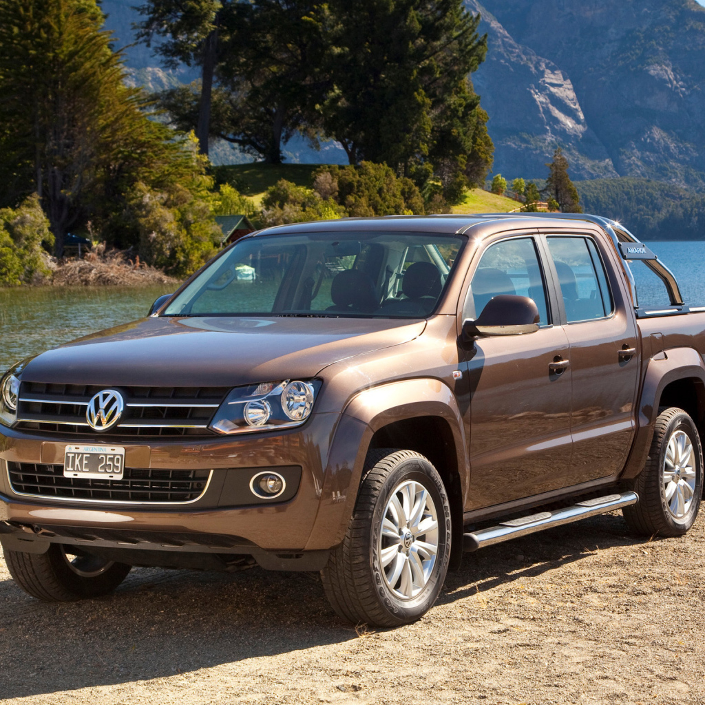 Красивый автомобиль Volkswagen Amarok в Москве