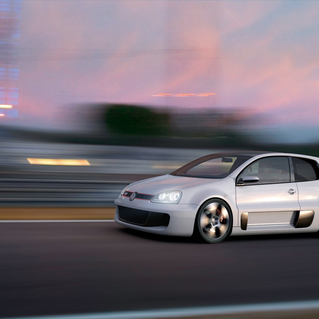 Красивый автомобиль Volkswagen Golf в Москве