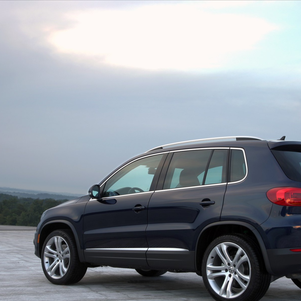 Красивый автомобиль Volkswagen Tiguan