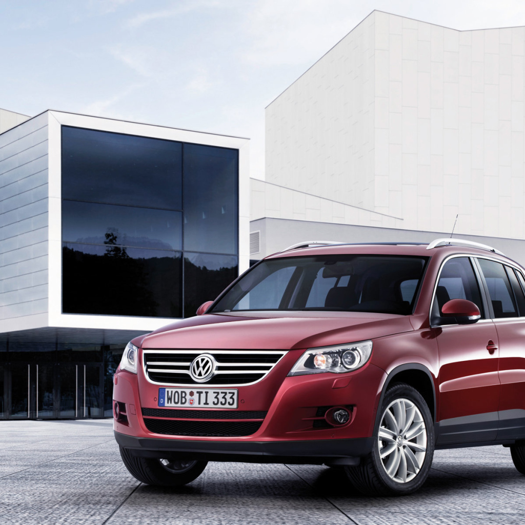 Автомобиль марки Volkswagen модели Tiguan