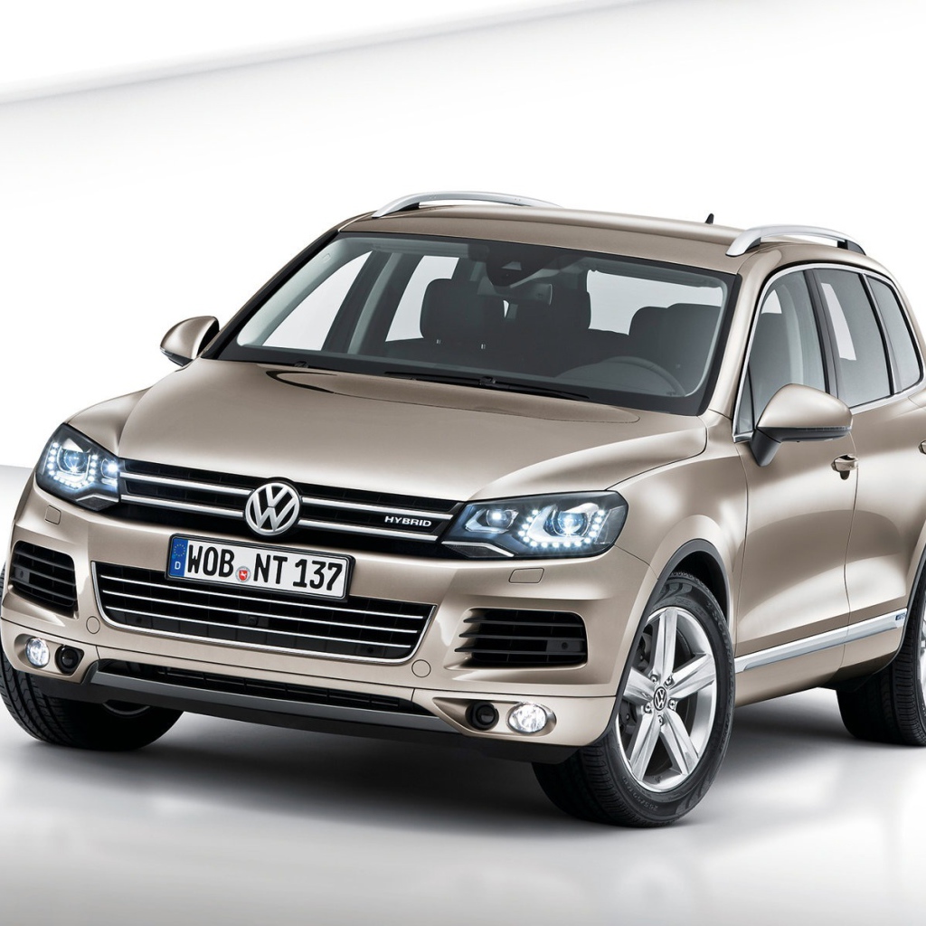 Автомобиль марки Volkswagen модели Touareg