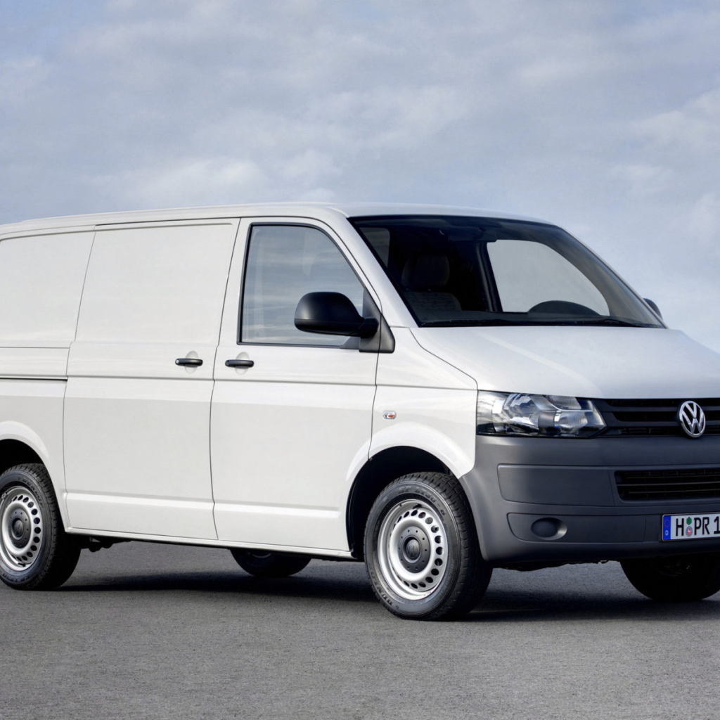 Автомобиль марки Volkswagen модели Transporter