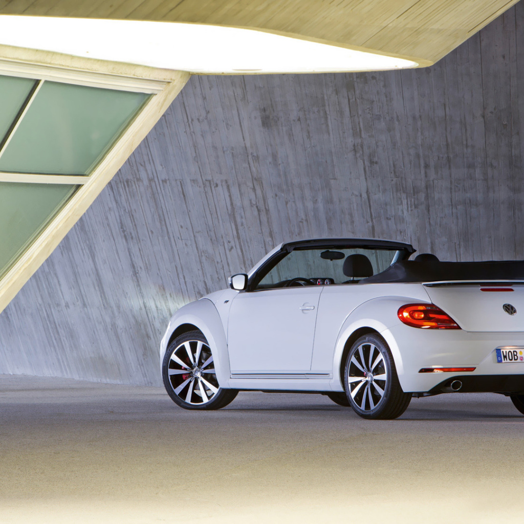 Новый автомобиль Volkswagen Beetle 2014