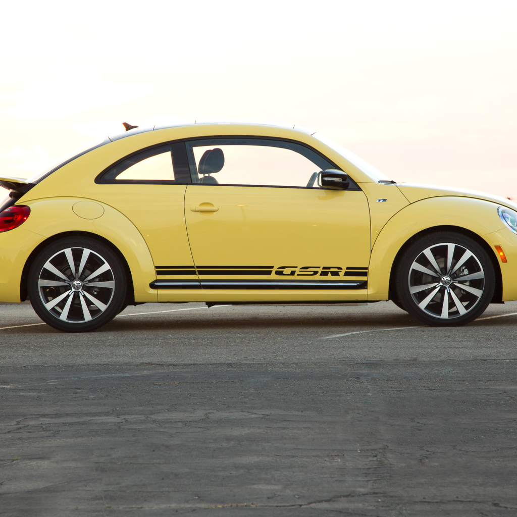 Новая машина Volkswagen Beetle 2014
