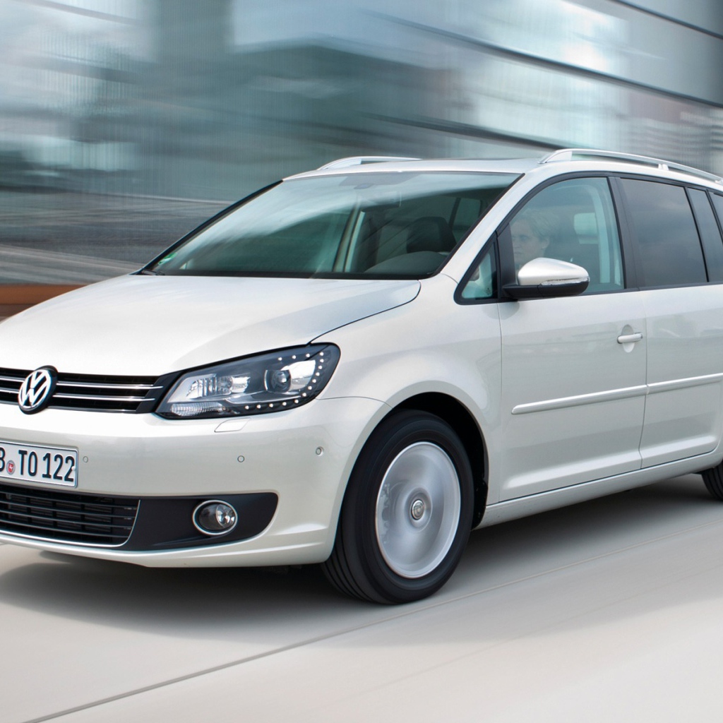 Тест драйв автомобиля Volkswagen Touran