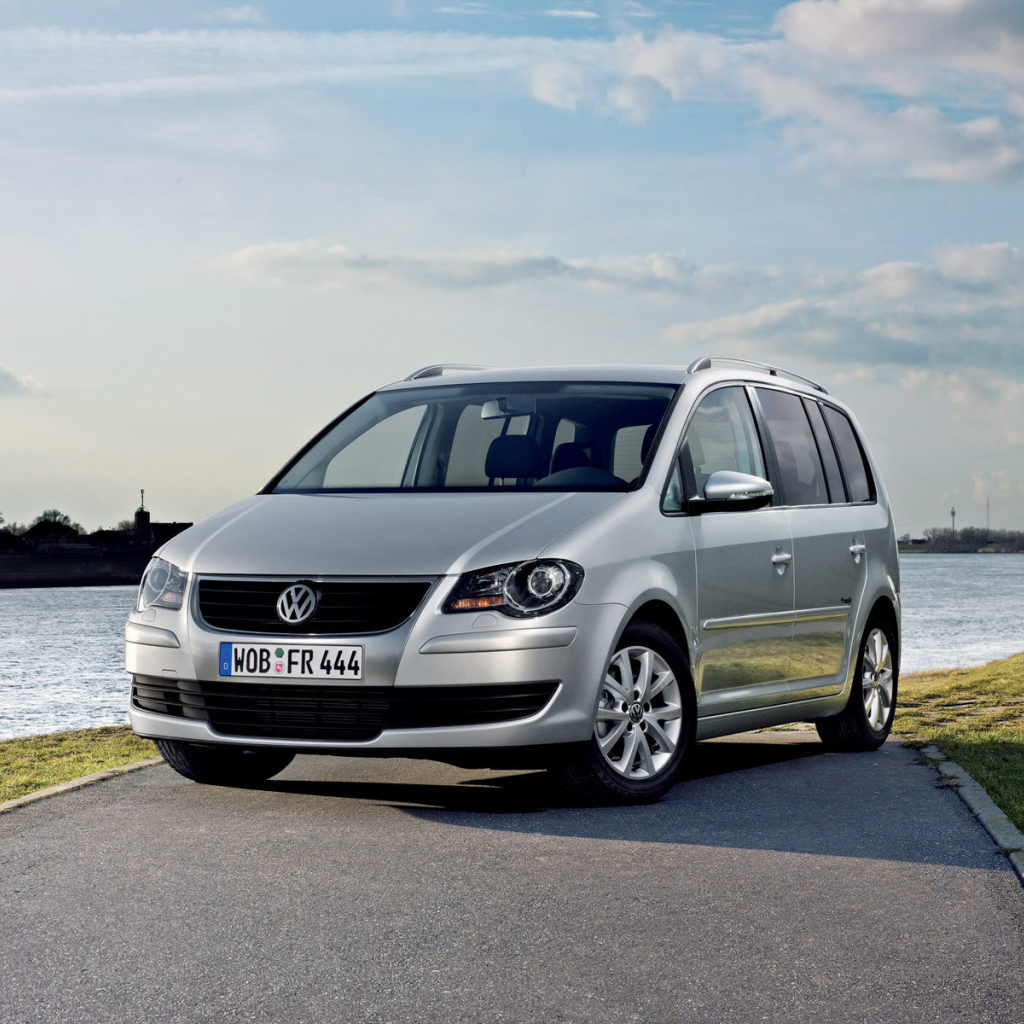 Новая машина Volkswagen Touran