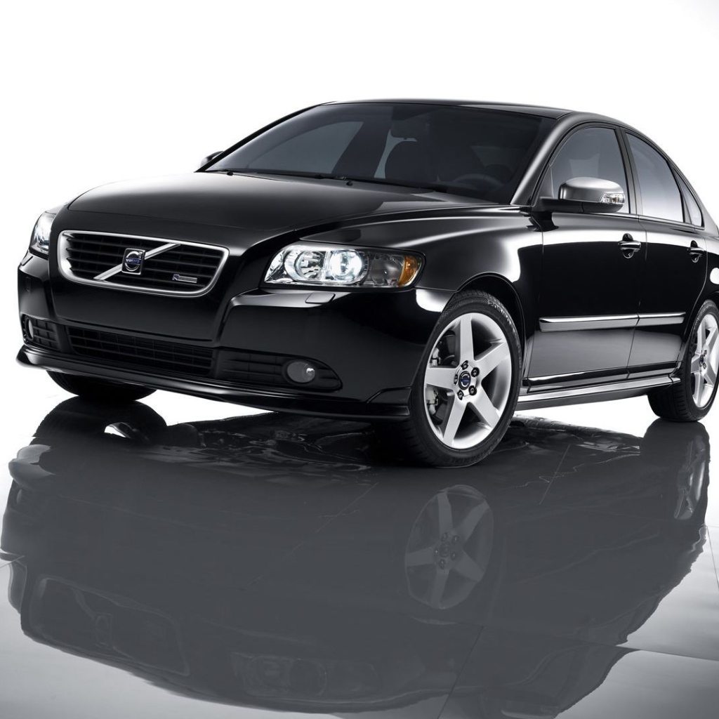   Красивый автомобиль Volvo s40 в Москве