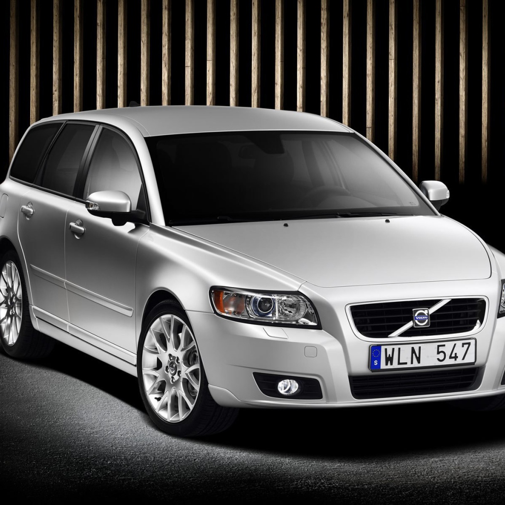 Beautiful car Volvo v50 in Moscow 