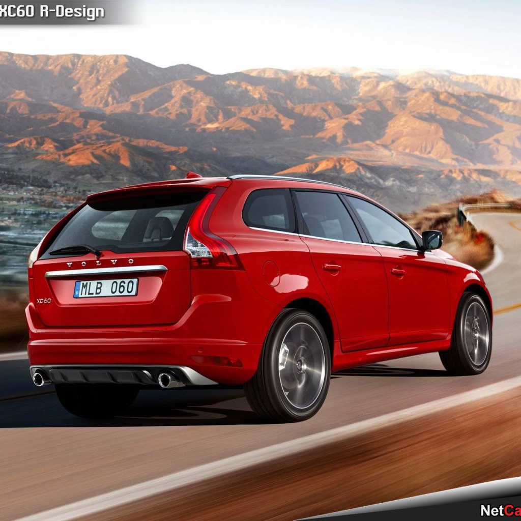 Автомобиль Volvo xc60 на дороге