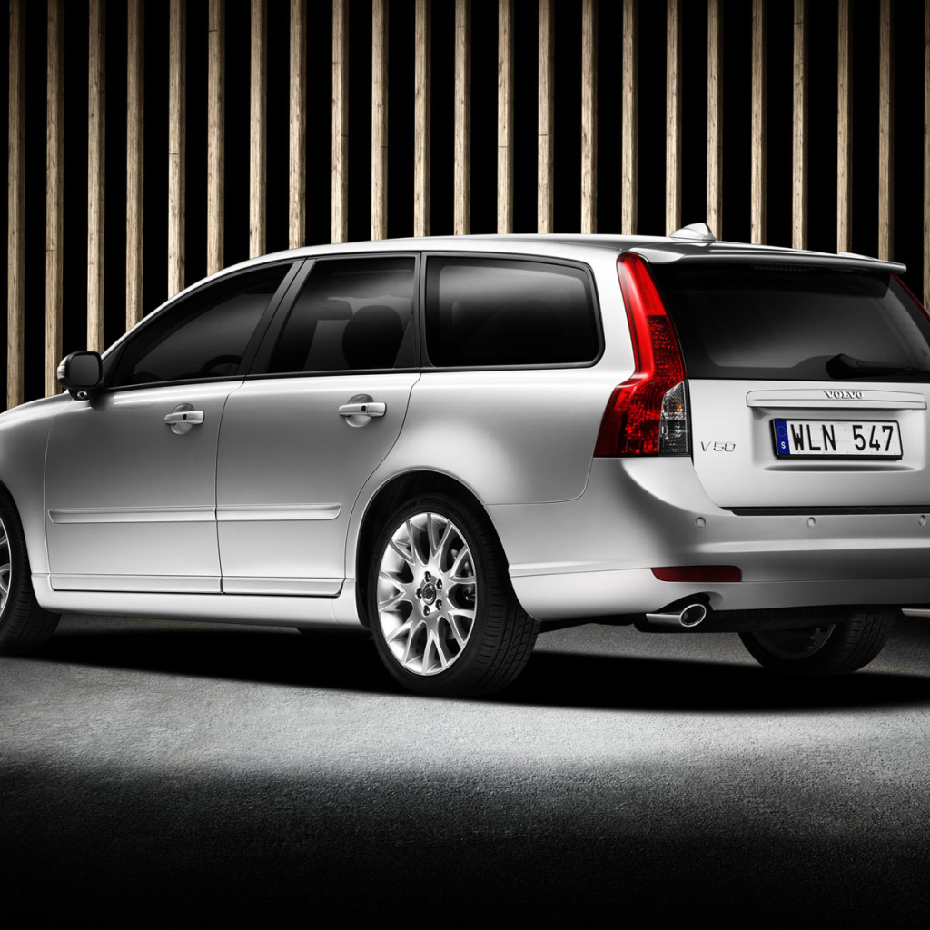 Надежная машина Volvo v50