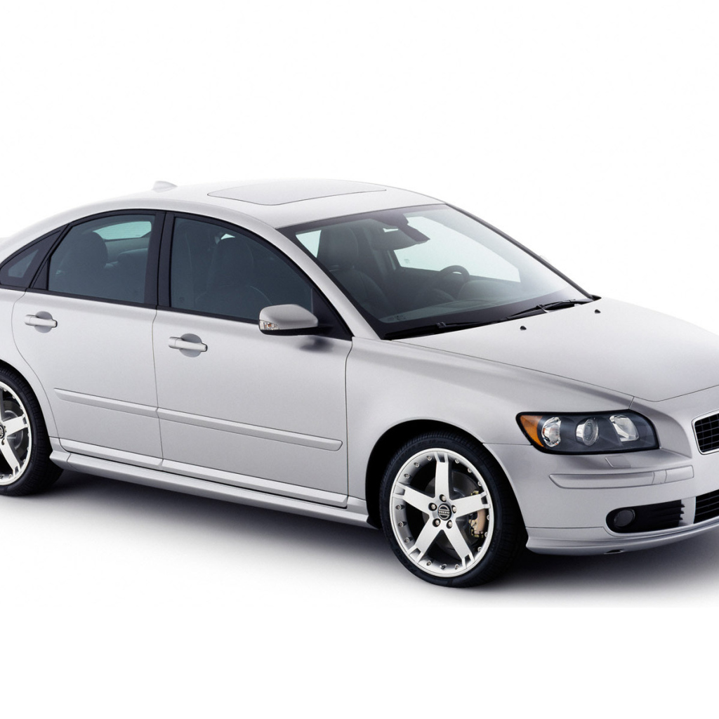 Новая машина Volvo s40