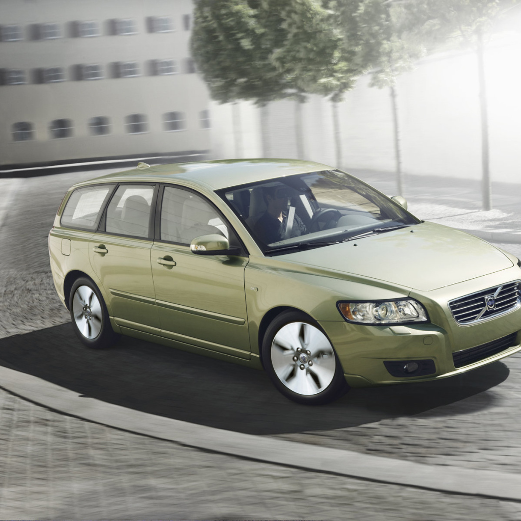 Новая машина Volvo v50