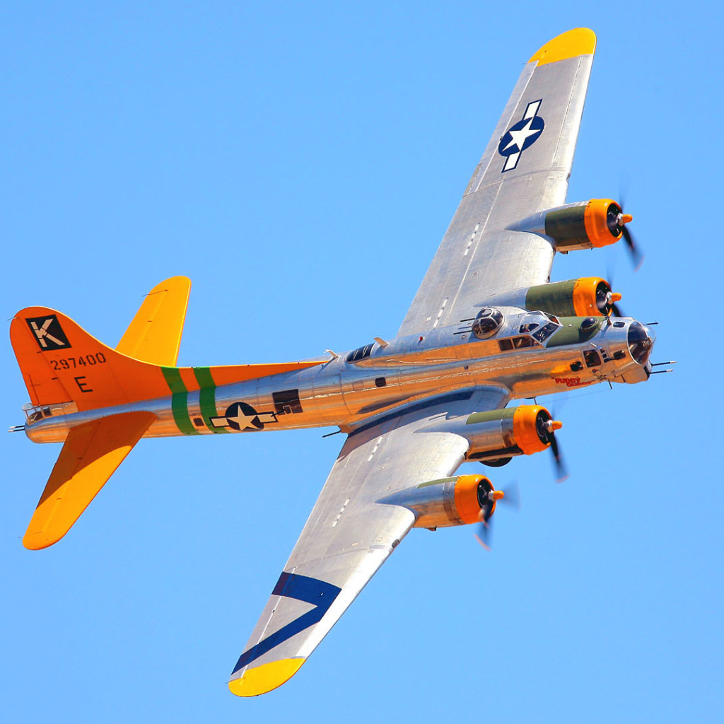 Четырехмоторный самолет