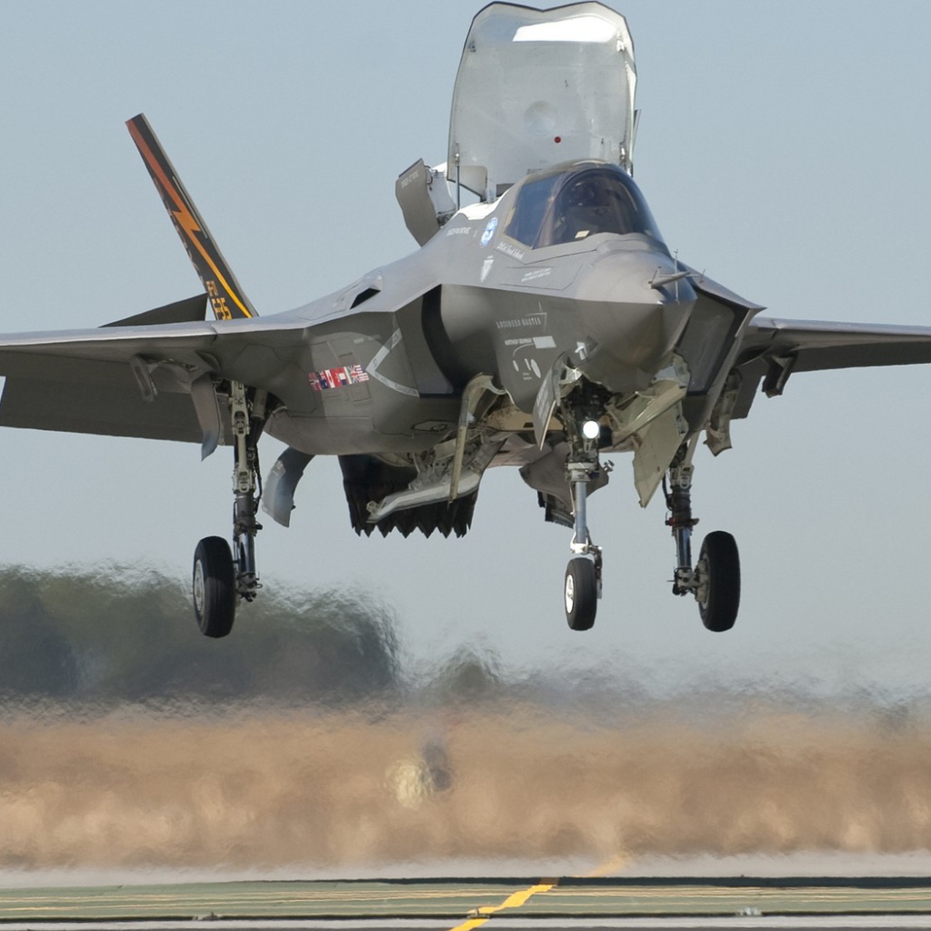 Военный самолет F-35